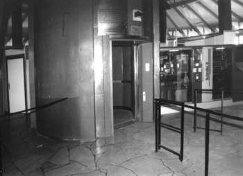 Lift des Atomiums